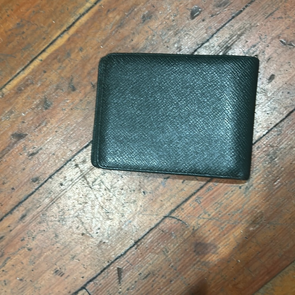 Louis Vuitton Taiga Men's Billfold Wallet Green - Picture 2 of 12
